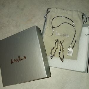 14k white gold thin herringbone necklace and white gold wavy earrings